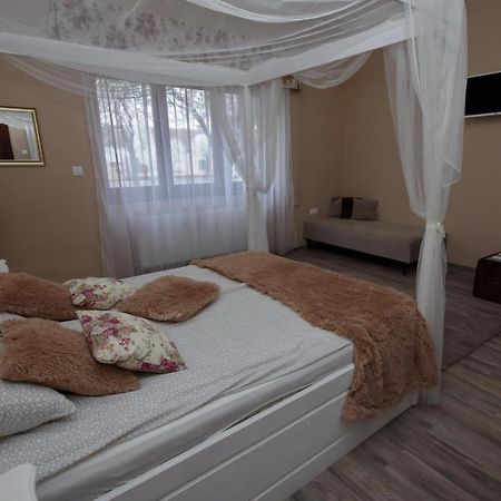 Villa Rusztika Дьюла Экстерьер фото