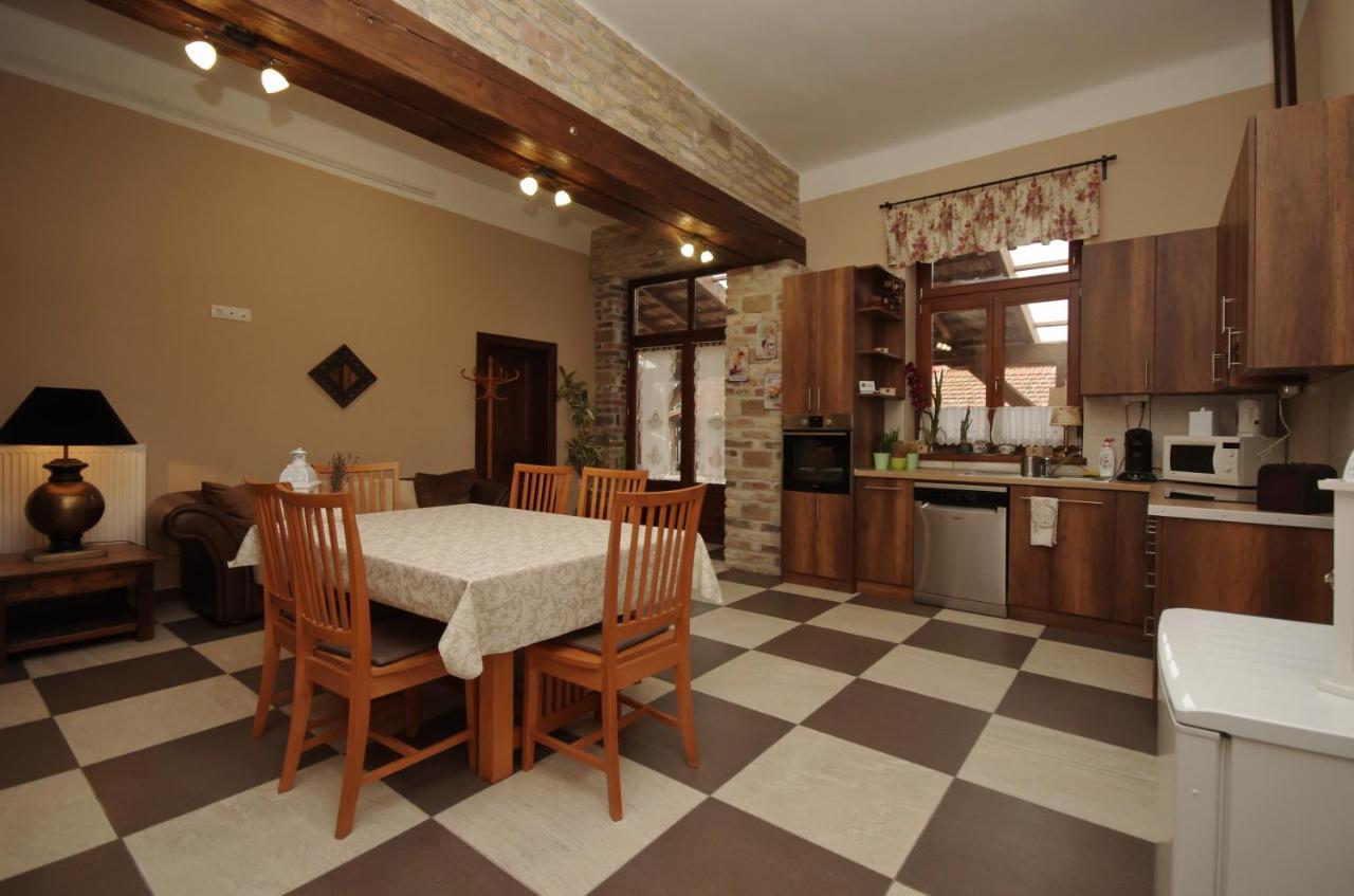 Villa Rusztika Дьюла Экстерьер фото